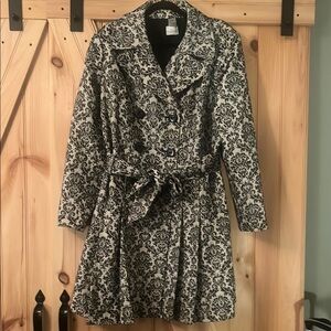 Elegant Black and Cream Patterned Coat size 18